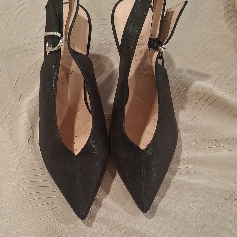 Hispanitas ShoesSleek Black Suede Heels with Pointed Toe